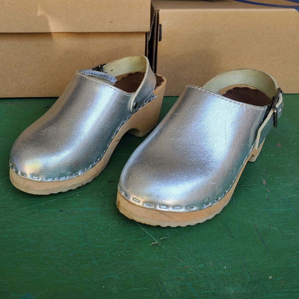 Hanna Andersson Silver Metallic Clogs